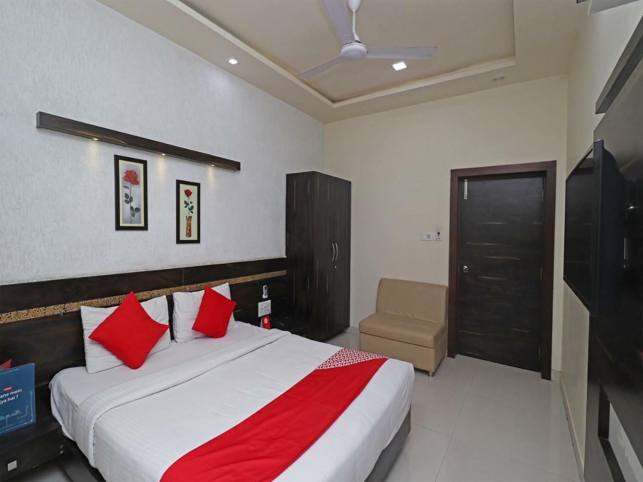 Oyo 29012 Gayatri Palace Hotell Durg Exteriör bild