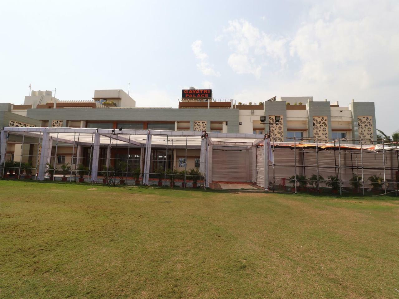 Oyo 29012 Gayatri Palace Hotell Durg Exteriör bild